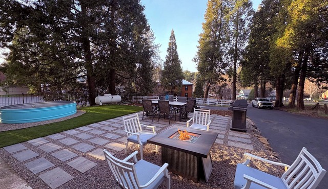 VanaHaven-Downtown,Pool,Firepit,Trees (WFH No $50 gate fee)