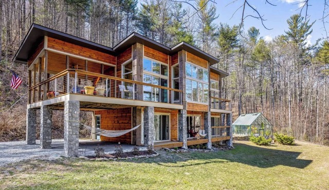 Vanaprastha |nPrivate Mountain Stay w Trails, Pond, & Fire Pit