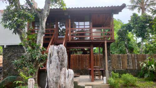 VANAYA wooden Lodges in Lush Garden