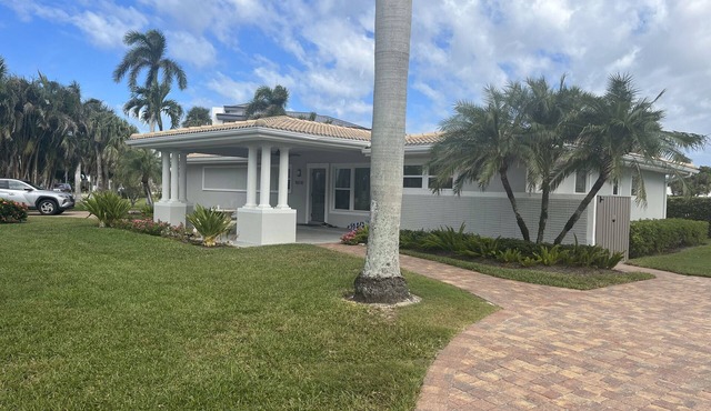 Vanderbilt Beach North Naples, FL - 4 Bedroom, 3 Bath Home Steps From The Beach