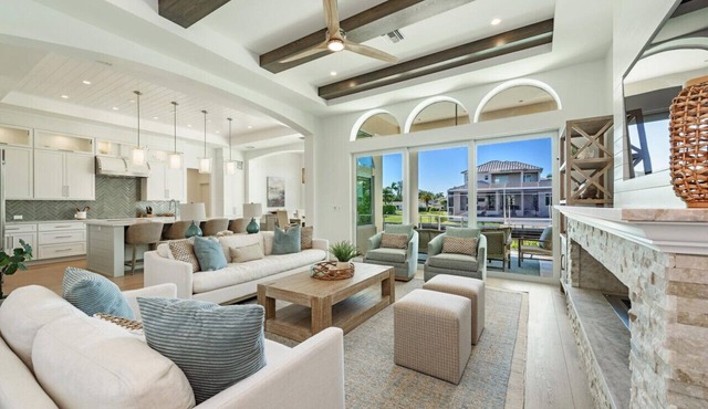 Vanderbilt Queen - Coastal 4BR Retreat - Vanderbilt Beach Pool + Dock