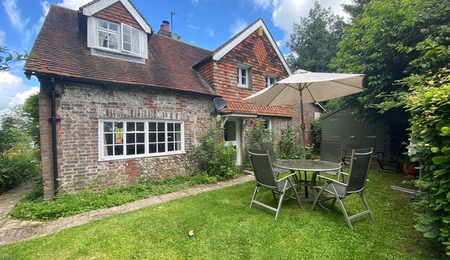 Vane Cottage - Lewes - a country house that sleeps 4 guests in 2 bedrooms