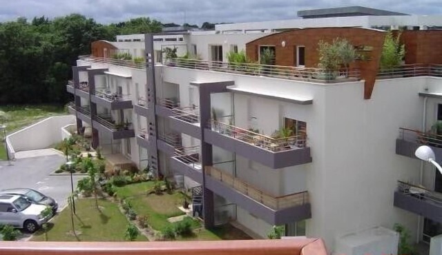 Vannes charming 30m2 apartment with large terrace and garage