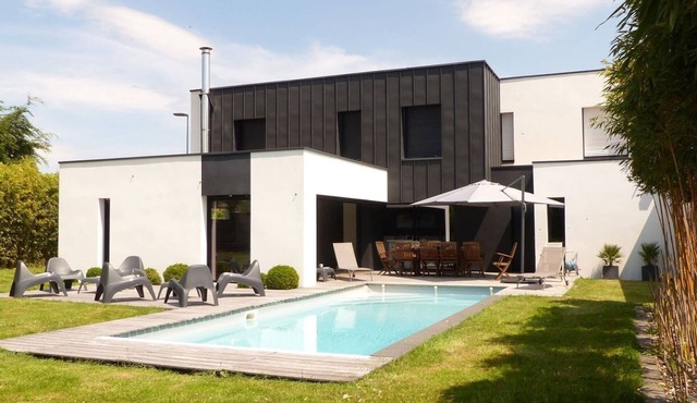 Vannes, luxury house with swimming pool