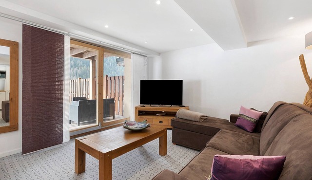 Vanoise Apartment with Mountain View, Private Terrace, and Wi-Fi