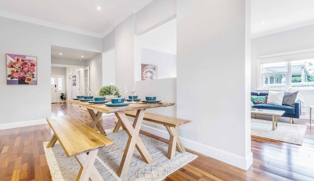 VAQUAY El Karnak in Brunswick West | Historic City Fringe Cali Bungalow Charm