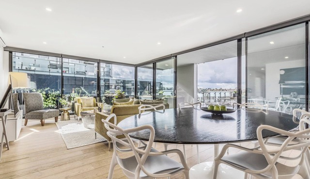 VAQUAY Embassy in Abbotsford | Riverside Stay Desk & Huge Balcony Near Shops