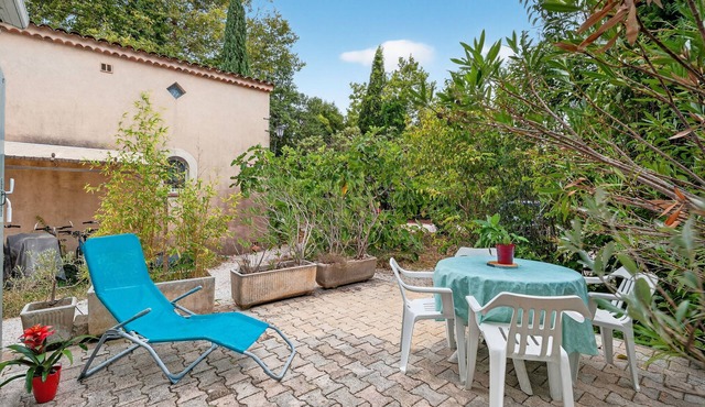 Var Hyères Studio by the Sea with Shared Garden, Balcony and Air Conditioning