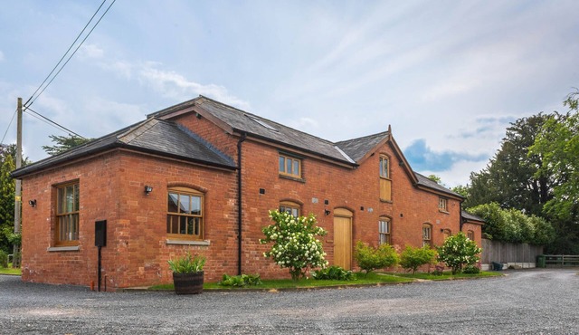 Varden House - Peace and tranquillity in a beautifully converted Victorian barn