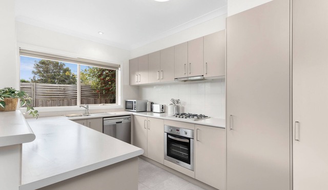 Varee - Newly Renovated & Stylish