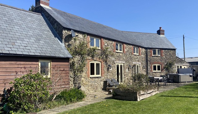 VARLEY LODGE, family friendly, with hot tub in Barnstaple