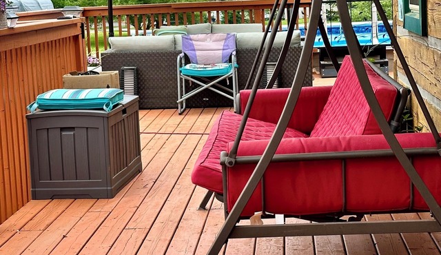 Varty Lake Lodge, Yarker ON.nEscape The Mundane, Relax & EnjoynSummer &.Winter
