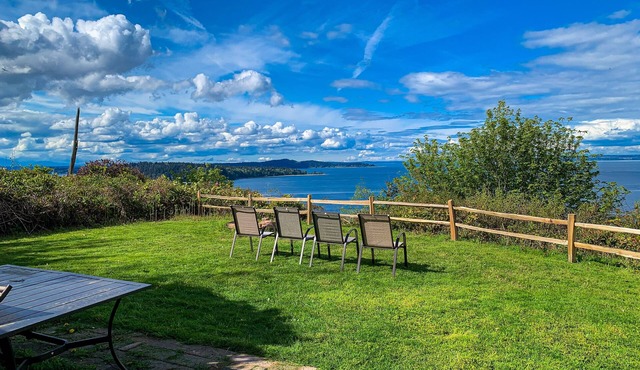 Vashon Island Home with Breathtaking views, central A/C, Gas grill, & WIFI