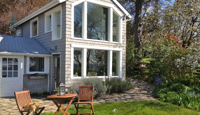 Vashon Island Loft & Beach - Pet Friendly