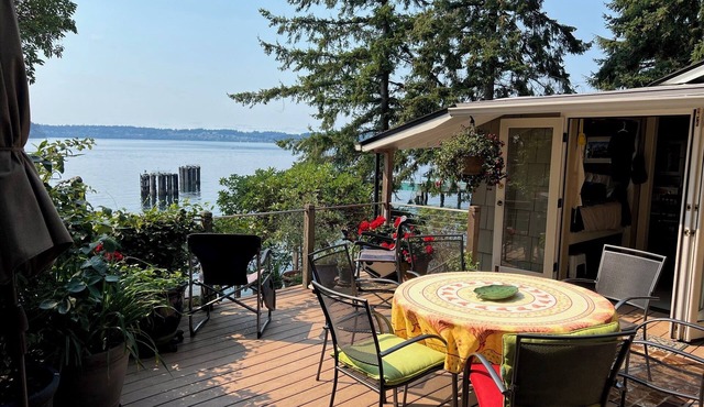 Vashon Waterfront: Great Views of Forest & Sea - Cozy, Sunny, Seaside Cottage