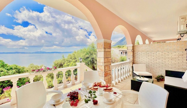 Vasilis Nissaki Luxury Holiday Home