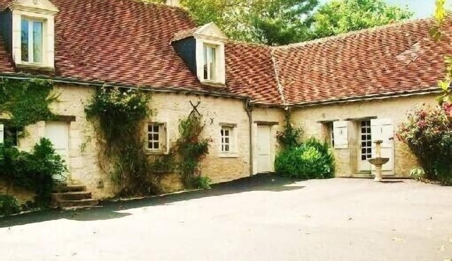 Vast 18th century farmhouse with all comforts heated indoor swimming pool