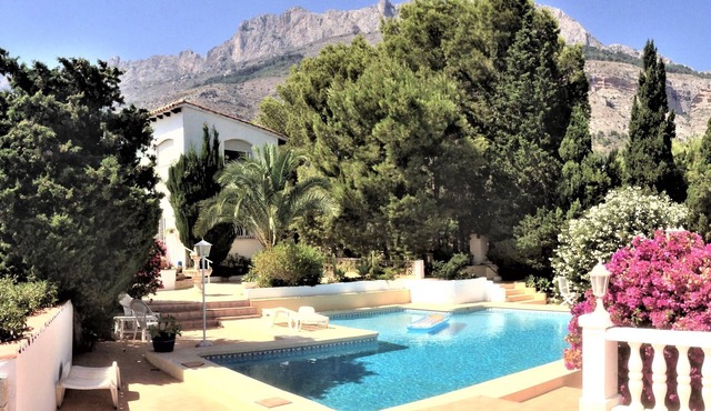 Vast and beautiful villa situated in Altea la Vella, on the Costa Blanca .