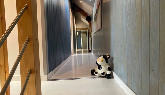 Vast contemporary residence with billiard table and blanéo bathtub