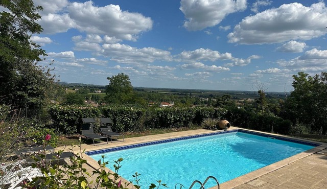 Vast property, panoramic view and private pool.