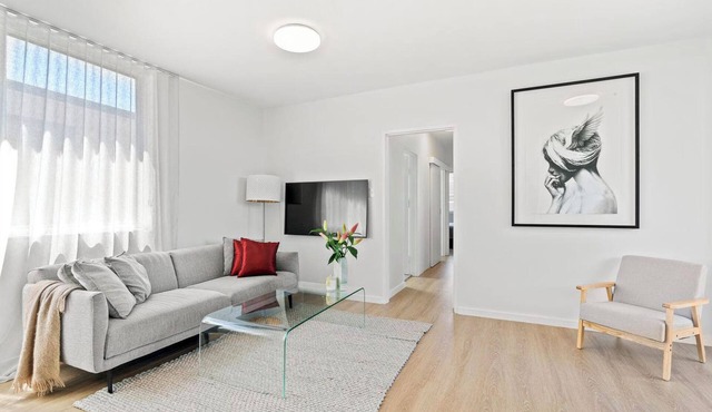 Vaucluse Vibrance - Stylish 3BR Apartment in Prime Vaucluse Location