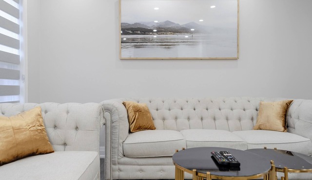 Vaughan cozy room near Wonderland with office workspace with internet