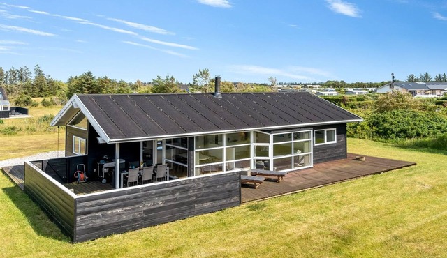 "Vaula" - 800m from the sea by Interhome