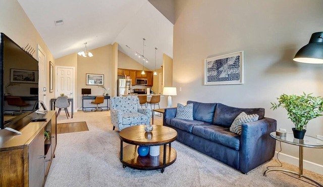 Vaulted Polaris Loft | Balcony | Easy Free Parking