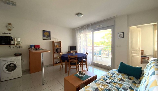 Vaux-sur-Mer: 2* Apartment with Pool and Balcony