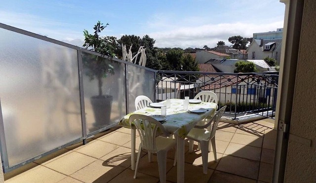 Vaux-sur-Mer – APARTMENT with Terrace and Shared Pool in PONTAILLAC