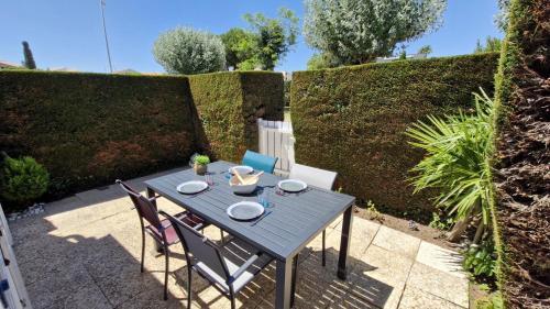 Vaux sur Mer - côté PONTAILLAC - VILLA MITOYENNE - PISCINE COLLECTIVE