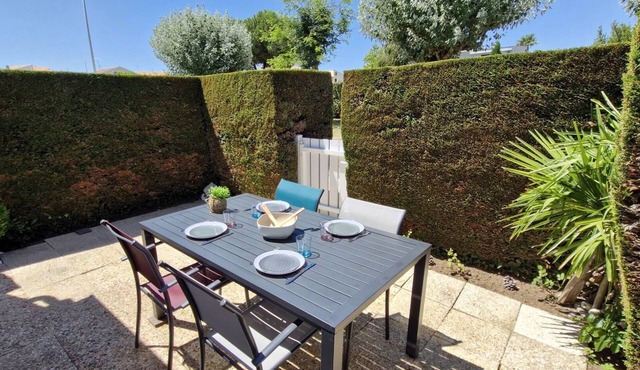 Vaux-sur-Mer – COZY SEMI-DETACHED VILLA with Shared Pool in the PONTAILLAC Area