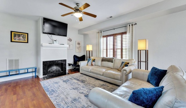 VB Vibe District Retreat Game Room Sleeps 10
