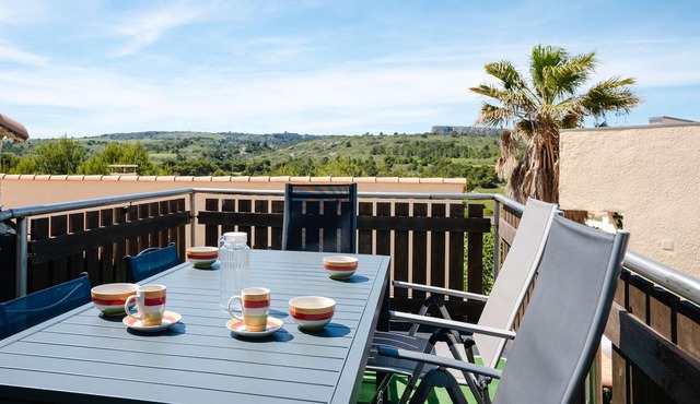 VC17 Cosy house in residence with pool and AC