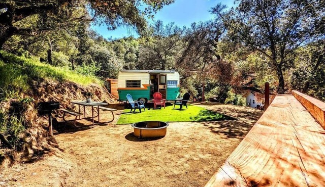 VCT#1 The Real Teal - Vintage Camper -Glamping W/Lake Views