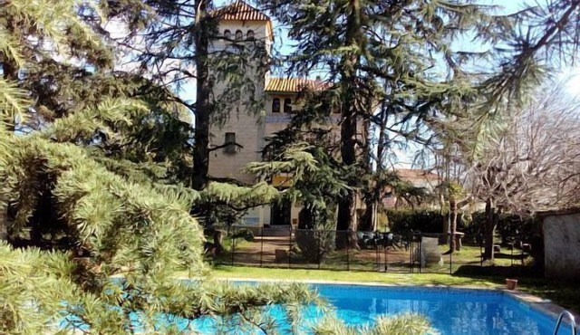 Very spacious and comfortable house and very large garden 16 people