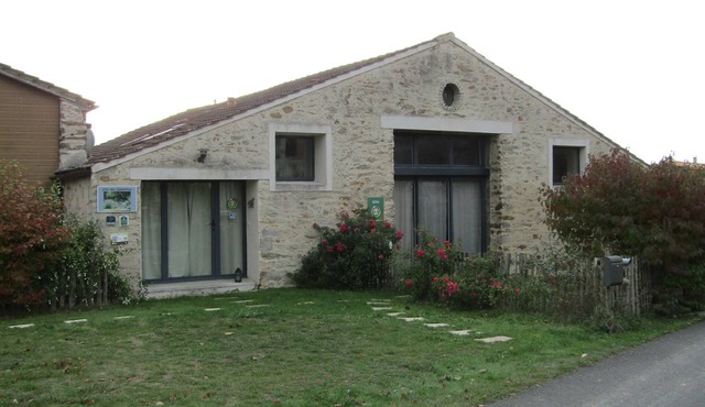Vendée - Between sea and countryside - Gite La Grange - Heated covered swimming pool