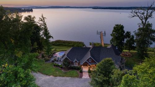 Veazey Cove Coastal Lodge BAYFRONT with POOL and DOCK