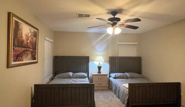 VEGAS DREAM HOME :6 BEDROOM ,7 BED+ 2 SOFA BEDS FOR ULTIMATE COMFORT