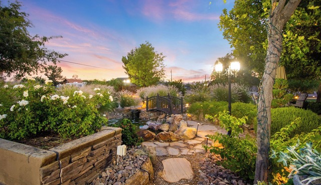 Vegas Farmhouse Retreat: Waterfall Pool/Spa, Campfire, Sports Court & RV Access