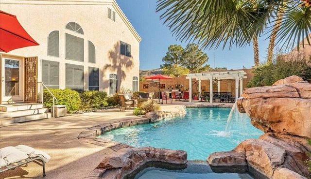 Vegas Hacienda 5B - free heated pool+spa, 15 min to Strip