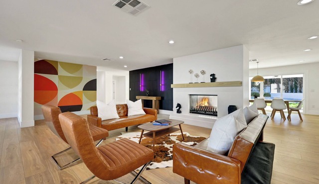 Vegas Modern Retreat 5BR/4BA/Pool/16Beds