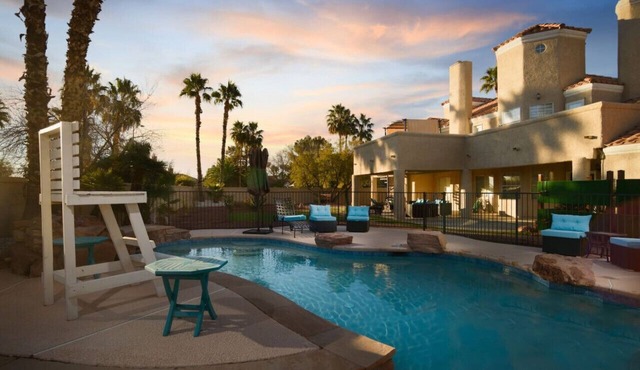 Vegas Oasis 15 min strip - Spacious 4 BR 3.5BA Sleeps 14