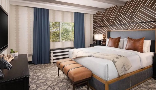 Vegas-Style Lodge with Fitness Center & Casino | Shuttle to Airport