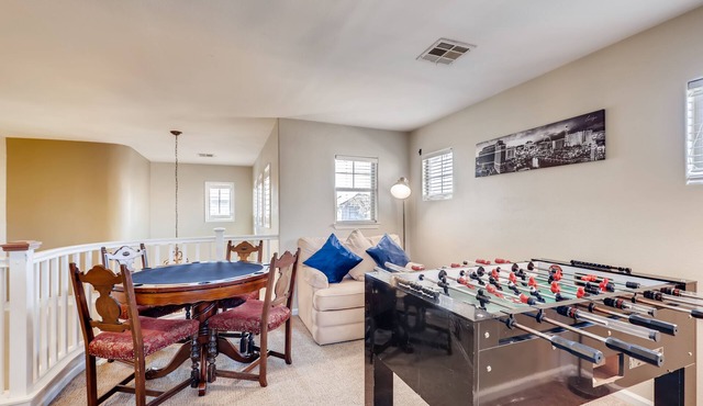 Vegas Themed 6BR · Game Room · 2 Suites · EV · Spacious Retreat For 14 Guest