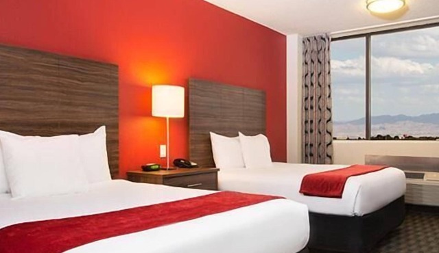 Vegas Vacation! 3 Relaxing Downtown Units, Pool, Casino