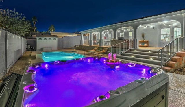 Vegas Vibes 18 mi to strip, 4 bdrm, Pool + Spa