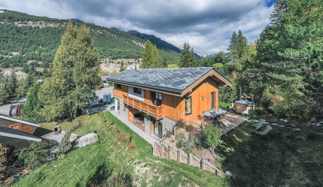 Veliski-Lodge, a chalet for rent in Haute-Maurienne