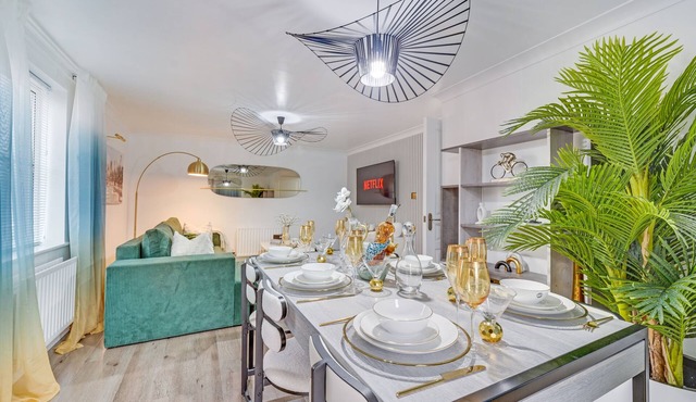 Velvet Escape: A Stylish 2-Bedroom London Getaway