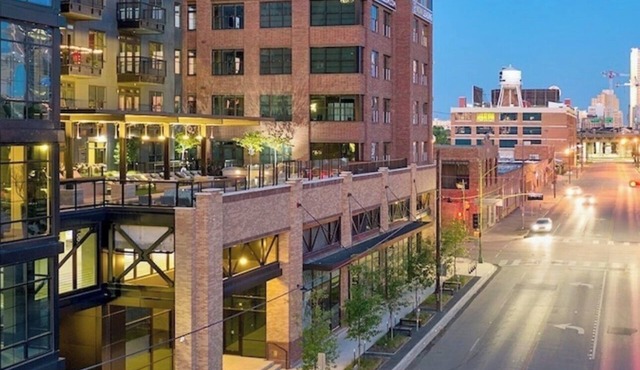 Velvet Nights Dallas/90s Vibe Luxury Apartment in Deep Ellum! WORLD CUP READY
